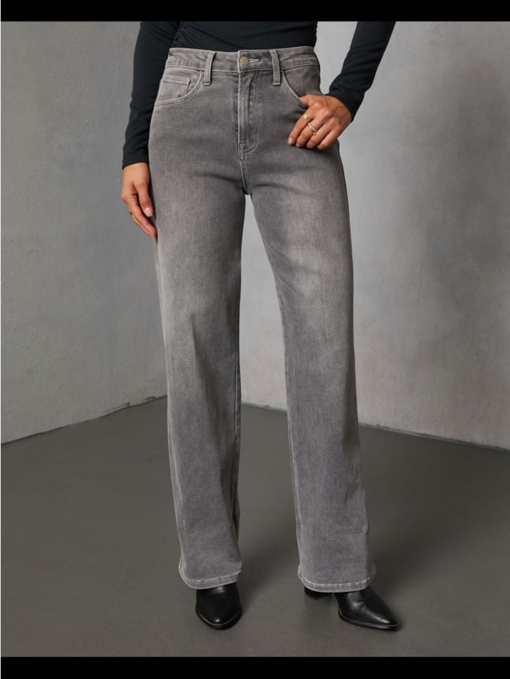 Vici Straight-Leg High-Rise Jeans in Washed Gray